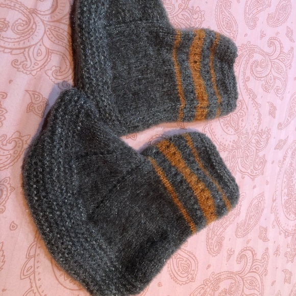 Hand knit wears. Custom size and multiple available in different colors - Picture 2 of 2